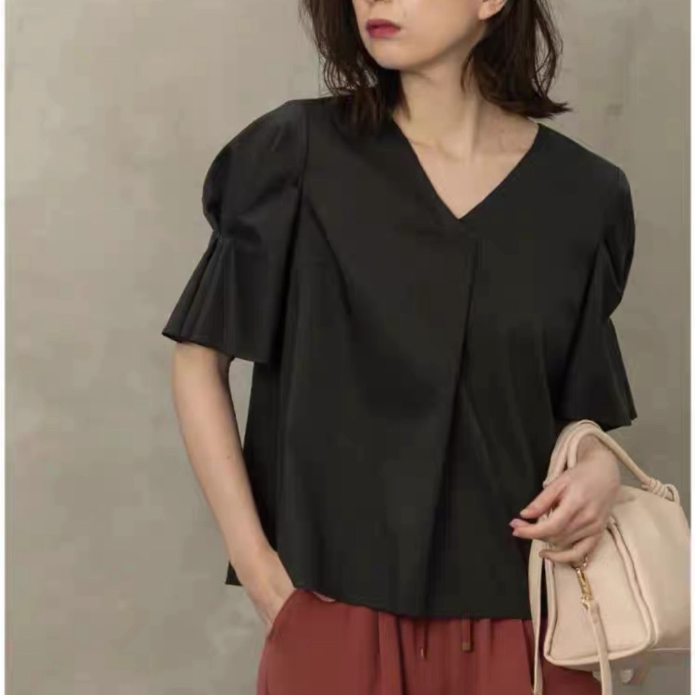 NWT : Black V-Neck Blouse